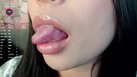 Snapshot of mia_roux1 chatting on December 2025 05:49:02 AM Mia online show from December 2025 05:49:02 AM