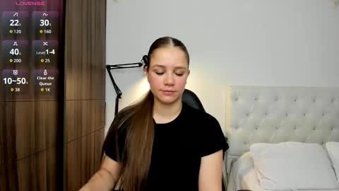 Snapshot of mia_speencer chatting on November 2025 12:04:01 PM Mia online show from November 2025 12:04:01 PM