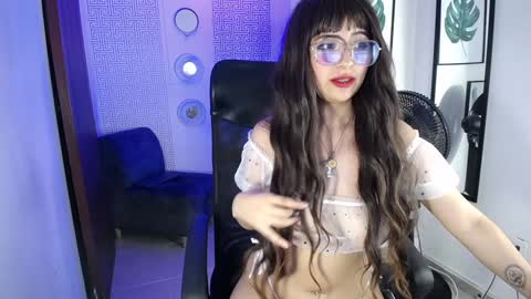 Mia online show from December 2024 08:27:02 PM