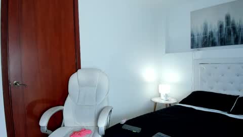Mia online show from February 2025 05:16:01 PM