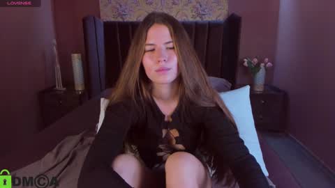 Mia online show from December 2024 08:55:02 AM