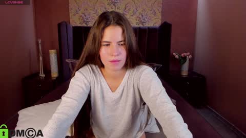 Mia online show from December 2024 09:01:02 AM
