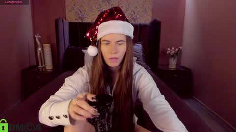 Mia online show from December 2024 05:37:01 AM