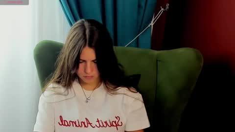 Mia online show from September 2025 06:03:01 AM