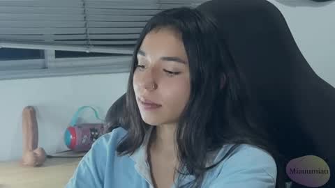 miauumiau online show from September 2025 01:52:01 AM