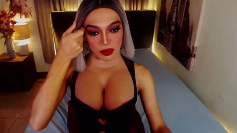 Snapshot of midnightscentxx chatting on September 2025 05:32:01 AM KATE online show from September 2025 05:32:01 AM