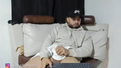 Snapshot of mikeblaree chatting on November 2025 04:07:01 PM mikeblaree online show from November 2025 04:07:01 PM