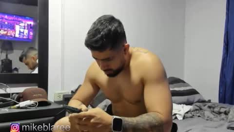 Snapshot of mikeblaree chatting on November 2025 04:19:01 PM mikeblaree online show from November 2025 04:19:01 PM