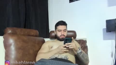 Snapshot of mikeblaree chatting on November 2025 06:48:02 PM mikeblaree online show from November 2025 06:48:02 PM