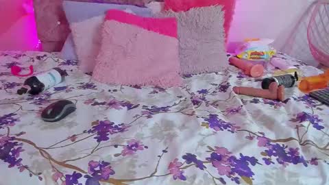 mila_grace_ online show from October 2025 06:48:01 PM