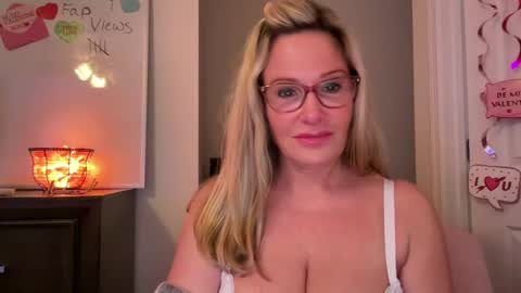MIlf Goddess online show from February 2025 09:05:02 AM