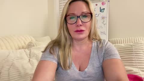 MIlf Goddess online show from September 2025 02:22:02 AM