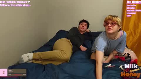 Snapshot of milkandhoneycams chatting on November 2025 04:11:02 AM MilkandHoney online show from November 2025 04:11:02 AM