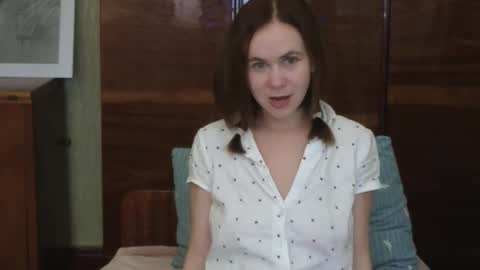 Mila online show from September 2025 03:22:02 PM