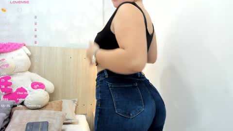 Snapshot of milu_gomez chatting on December 2024 07:21:01 PM Milu Gomez online show from December 2024 07:21:01 PM