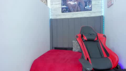 Snapshot of miluuu18 chatting on January 2025 03:00:01 AM Miluu online show from January 2025 03:00:01 AM