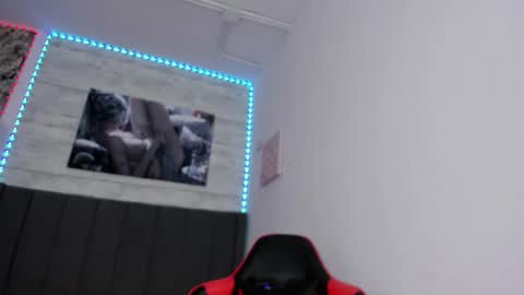 Snapshot of miluuu18 chatting on February 2025 03:22:01 AM Miluu online show from February 2025 03:22:01 AM