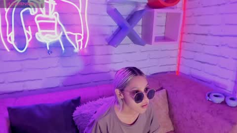 Minji online show from January 2025 11:37:02 AM