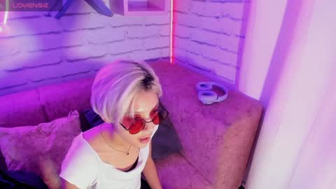 Minji online show from January 2025 12:07:02 PM