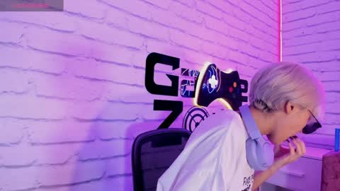 Minji online show from January 2025 11:41:02 AM