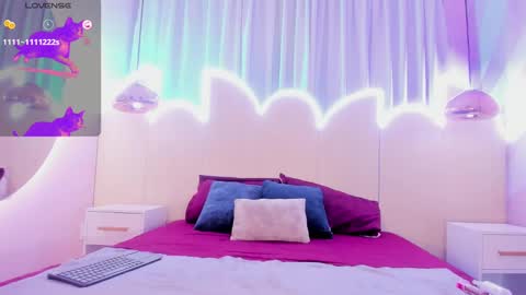 Minji online show from February 2025 02:48:01 PM