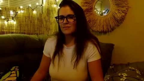 Snapshot of mindymounds chatting on October 2025 06:15:01 AM Mindy online show from October 2025 06:15:01 AM