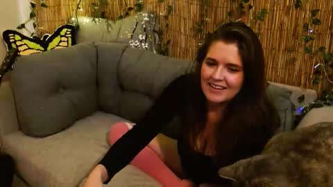 Snapshot of mindymounds chatting on December 2025 06:57:02 PM Mindy online show from December 2025 06:57:02 PM