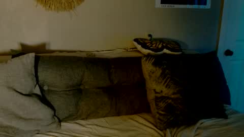 Snapshot of mindymounds chatting on December 2025 02:17:02 AM Mindy online show from December 2025 02:17:02 AM