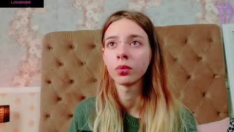 Snapshot of mira_lynxx chatting on October 2025 05:10:01 AM mira_lynxx online show from October 2025 05:10:01 AM