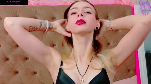 Snapshot of mira_lynxx chatting on October 2025 04:57:02 AM mira_lynxx online show from October 2025 04:57:02 AM