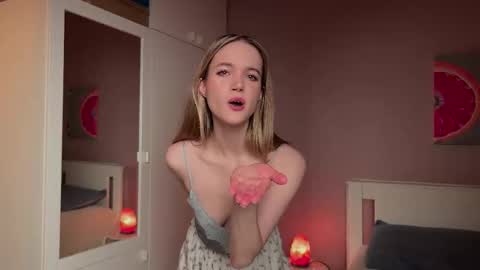 Snapshot of miss_sweetdream chatting on December 2025 08:14:01 PM Emily online show from December 2025 08:14:01 PM