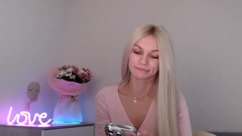 Snapshot of missemma1111 chatting on December 2024 02:07:01 PM EMMA online show from December 2024 02:07:01 PM