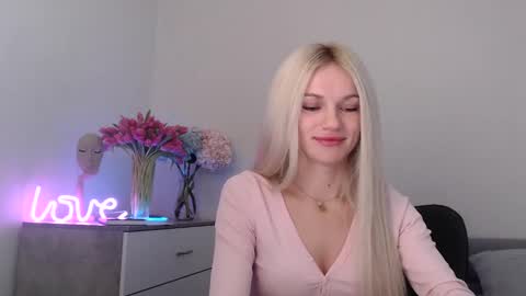 Snapshot of missemma1111 chatting on January 2025 10:08:02 PM EMMA online show from January 2025 10:08:02 PM