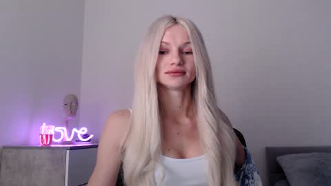 Snapshot of missemma1111 chatting on December 2025 08:26:02 PM EMMA online show from December 2025 08:26:02 PM