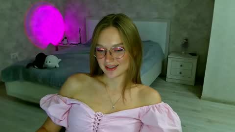 OneGoddess online show from September 2025 07:39:02 PM