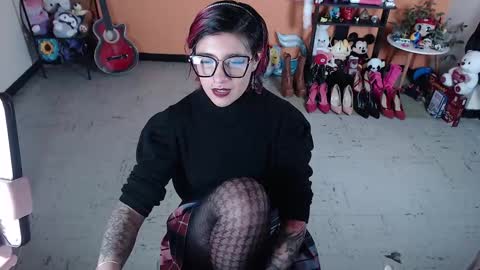 Miss Mia online show from December 2024 03:00:02 PM