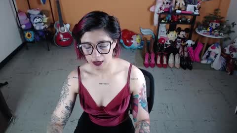 Miss Mia online show from December 2024 01:17:02 PM