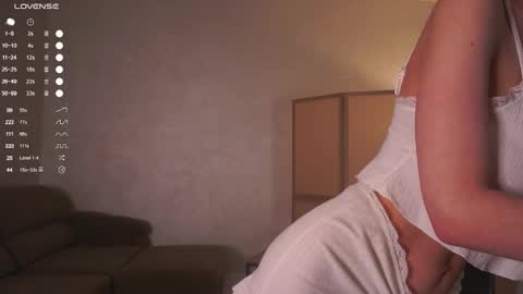 Mia online show from October 2025 05:46:02 PM