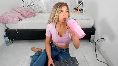 mitsu_mina online show from September 2025 04:29:01 PM