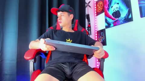 moises_23cm online show from December 2024 04:25:02 AM
