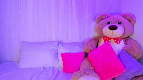 Snapshot of moll1e_ chatting on November 2025 07:59:02 PM M o L l i E online show from November 2025 07:59:02 PM