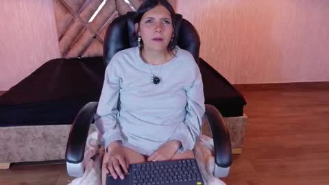 Moon  online show from November 2025 03:23:01 PM