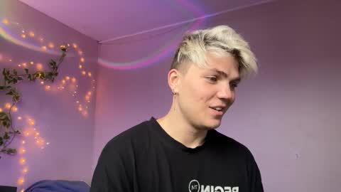 moonflamek online show from December 2025 02:02:02 PM