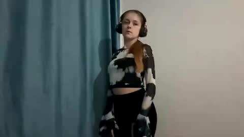 Snapshot of mozelleberendt chatting on November 2025 04:08:02 PM Jenny online show from November 2025 04:08:02 PM