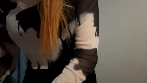 Snapshot of mozelleberendt chatting on November 2025 03:49:01 PM Jenny online show from November 2025 03:49:01 PM