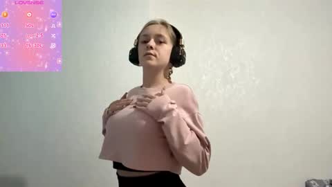 Snapshot of mozelleberendt chatting on December 2025 04:18:02 AM Jenny online show from December 2025 04:18:02 AM