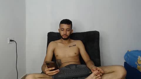 mr_wlopez013 online show from September 2025 05:07:01 AM