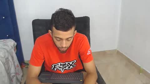 mr_wlopez013 online show from September 2025 12:40:01 PM