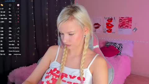 Snapshot of murmurmiace chatting on December 2025 03:17:01 PM Sasha online show from December 2025 03:17:01 PM