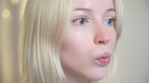 STELLA  Im here today online show from December 2024 04:39:02 PM